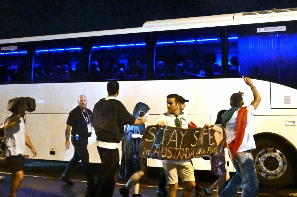 Expresiones de apoyo a las jugadores y de preocupación por seguridad al término del partido del domingo