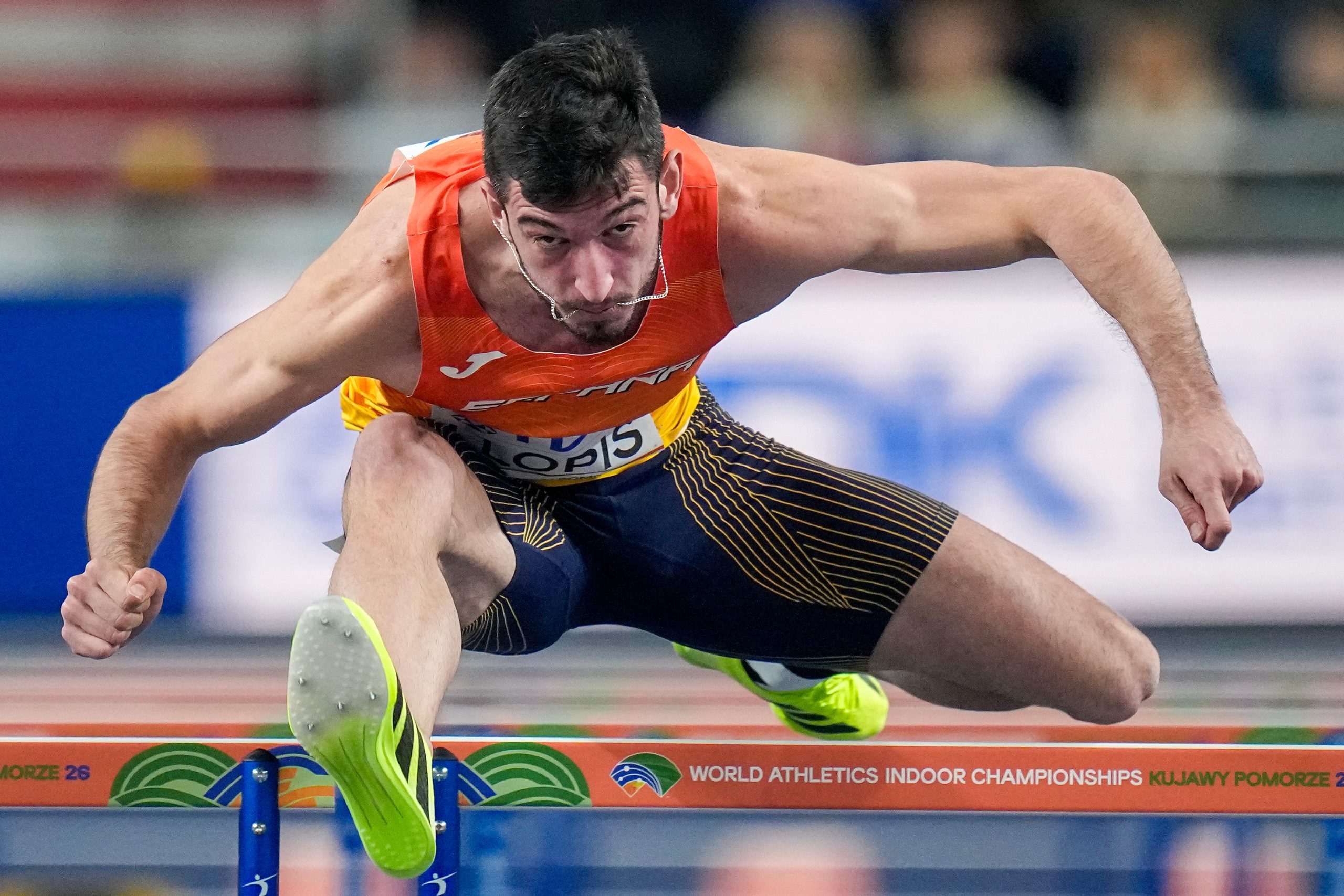 Quique Llopis consigue en el Mundial indoor la medalla que le consagra: plata en el 60 vallas