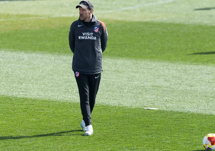 Simeone: "Tenemos que atacar por la zona de Lamine, porque defendiendo no está cómodo"