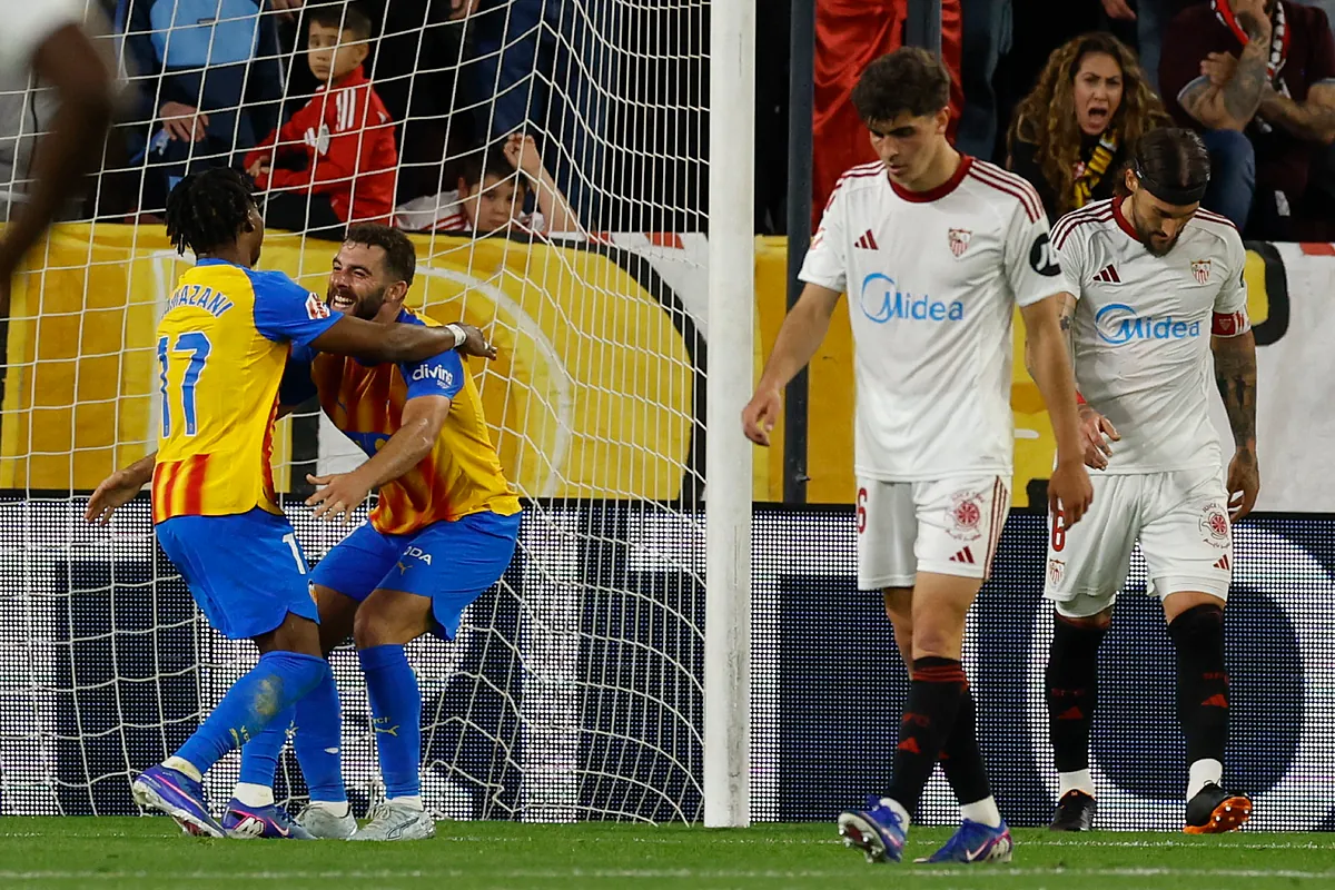 Un eficaz Valencia condena al Sevilla al sufrimiento