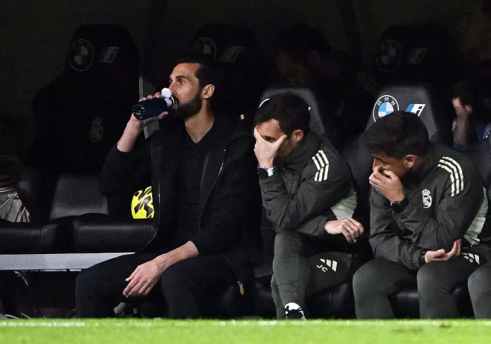 Vuelven los gritos de "Florentino, dimisión" y los abucheos al Madrid de Arbeloa: "Entiendo que me piten el cambio de Thiago"