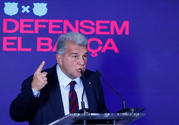 Xavi critica que Laporta dijera "no" a Messi y se inicia una guerra total en el Barça: "Xavi perdía y Flick gana"