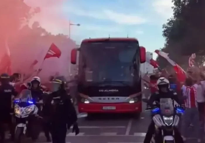 Altercados previos al partido entre el Almería y el Málaga dejan un aficionado herido y cinco detenidos