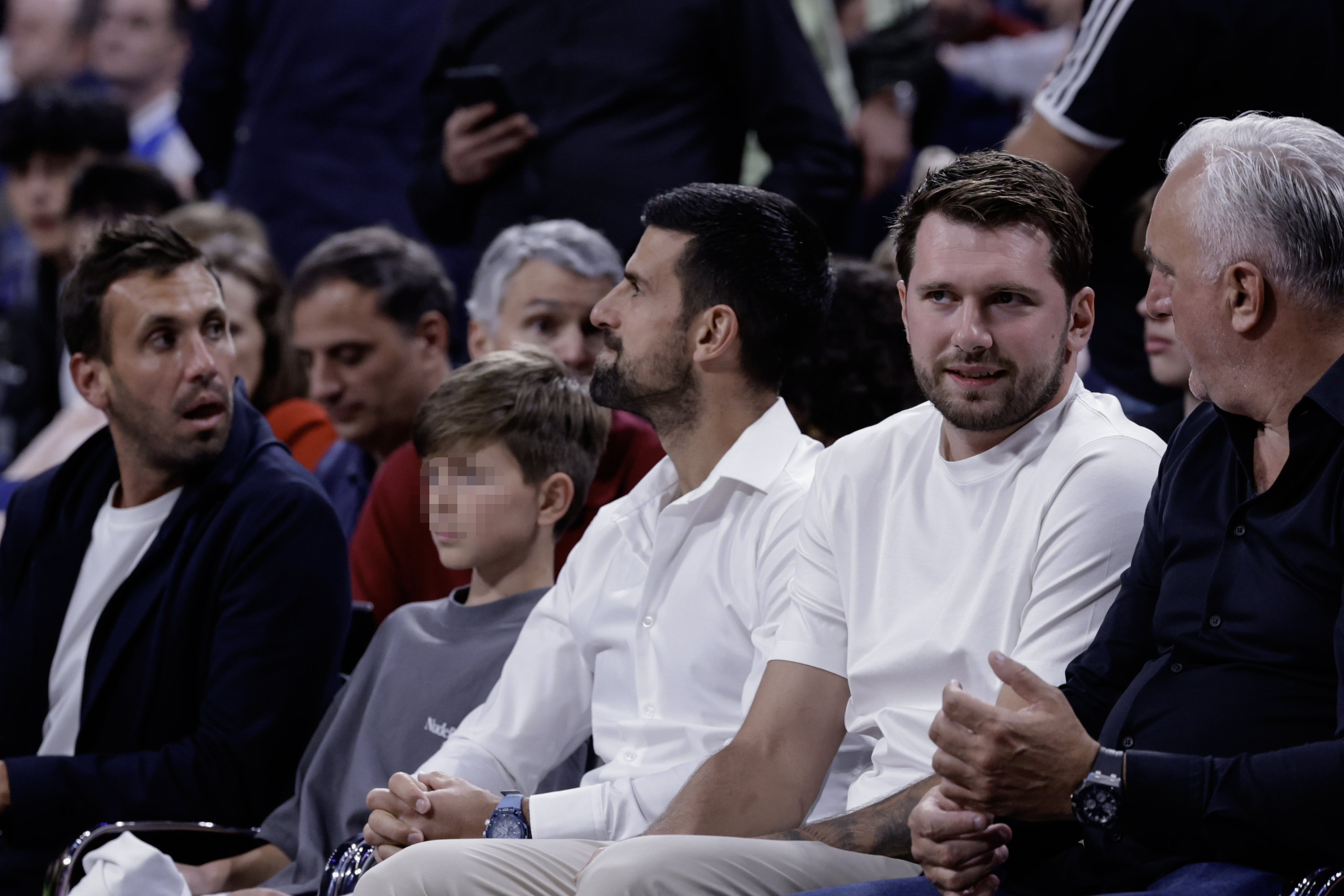 Djokovic y Doncic, en el Palacio, durante el Madrid - Estrella Roja.
