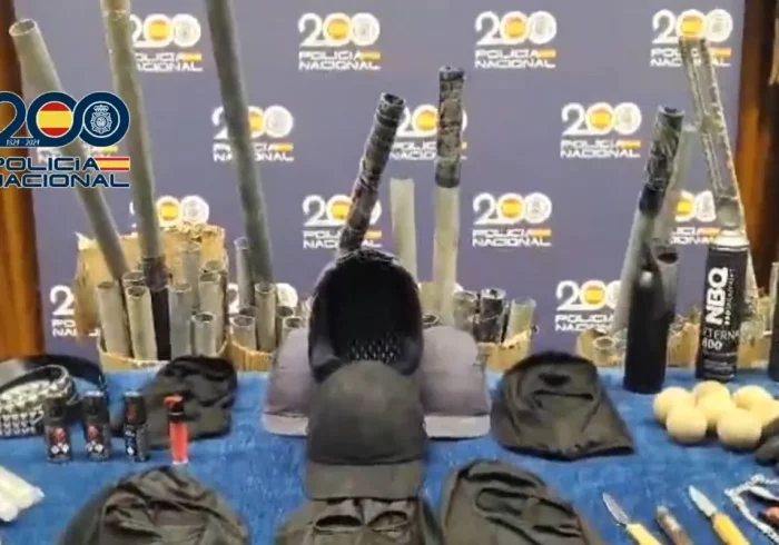 Cuchillos, palos, cadenas y 95 barras de hierro intervenidas a ultras antes de la final de la Copa del Rey en Sevilla