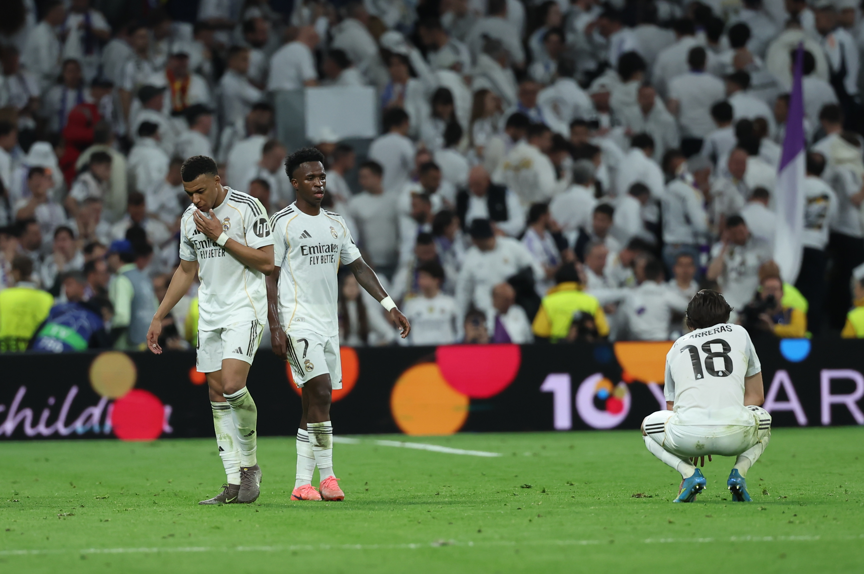 Los madridistas lamentando la derrota en el Bernabéu.
