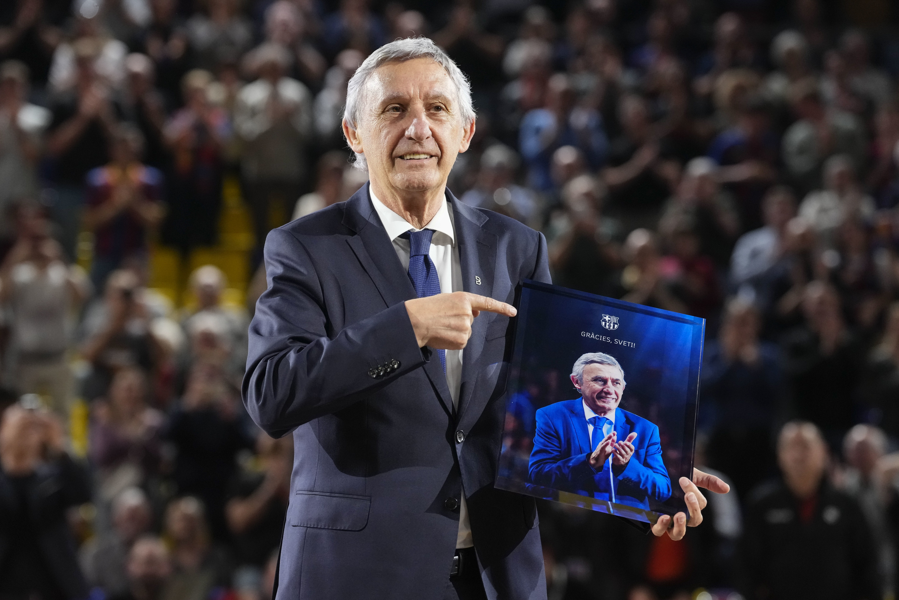 Pesic, homenajeado en el Palau Blaugrana.