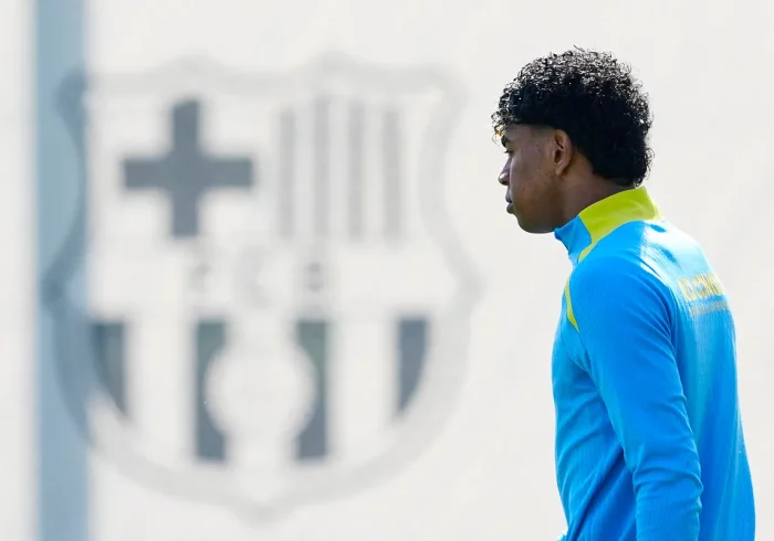 El Barcelona, con un ojo en el derbi y otro en la Champions