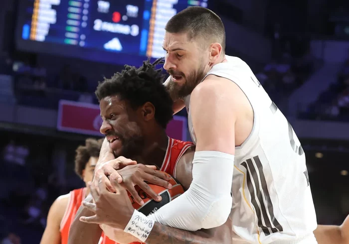 El Real Madrid golpea primero y duro al Hapoel, pero pierde a Tavares