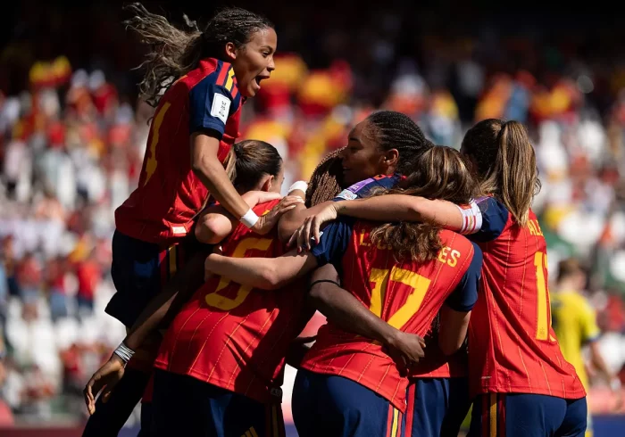 España se da un baño de goles ante Ucrania en la persecución a Inglaterra