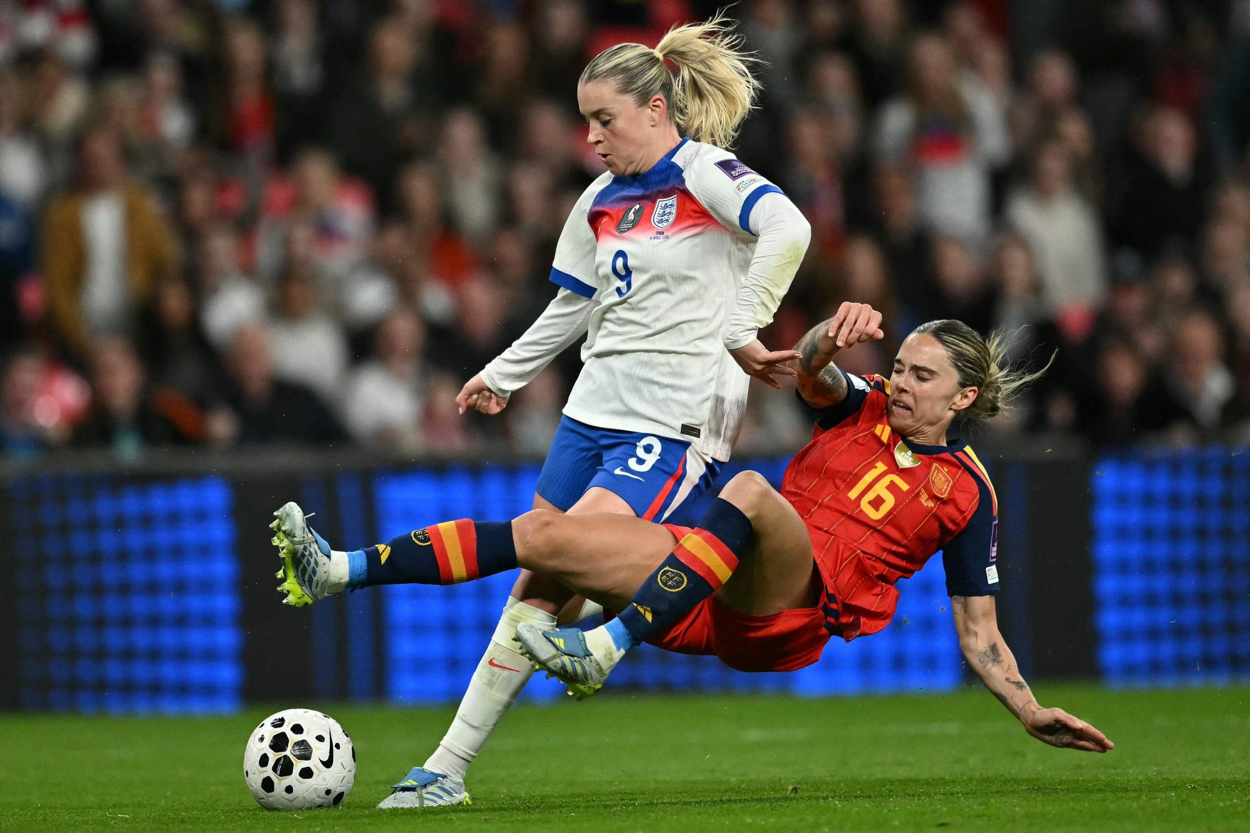 España se obliga a la perfección por falta de puntería en Wembley