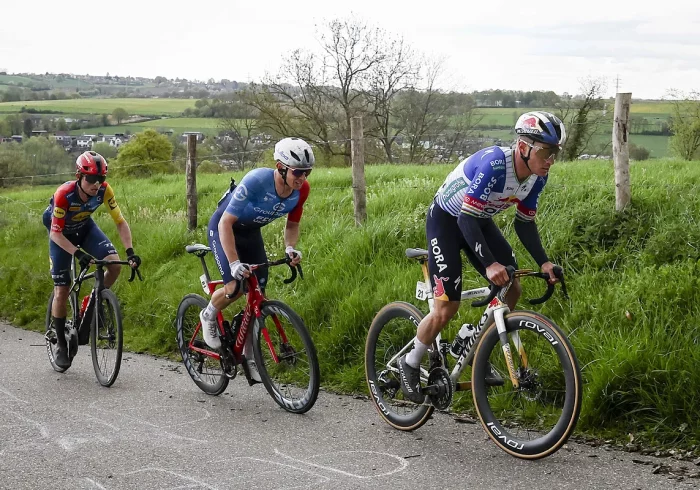Evenepoel golpea primero en las Ardenas y reta a Pogacar