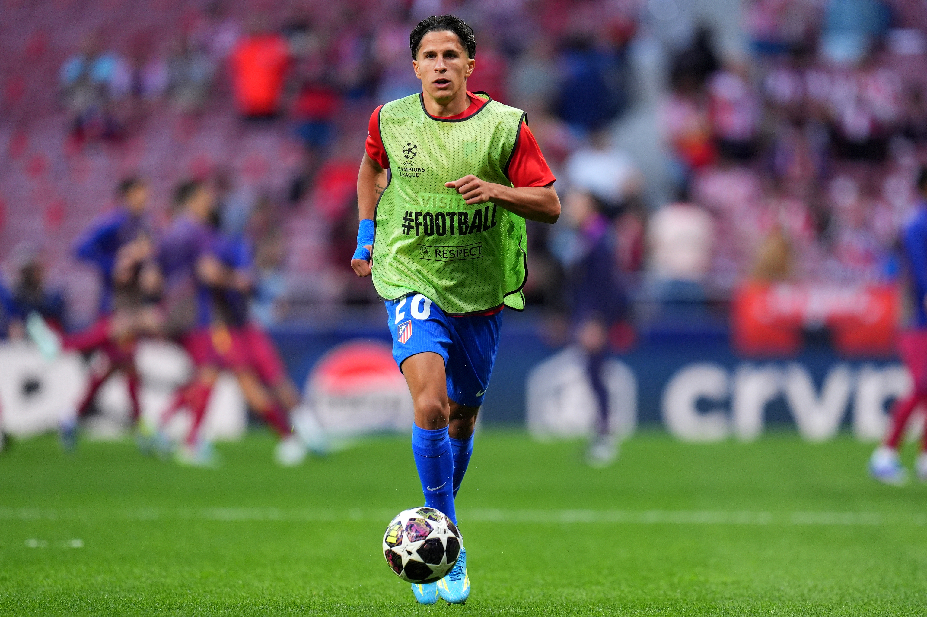 Giuliano, en el calentamiento de un partido con el Atlético.