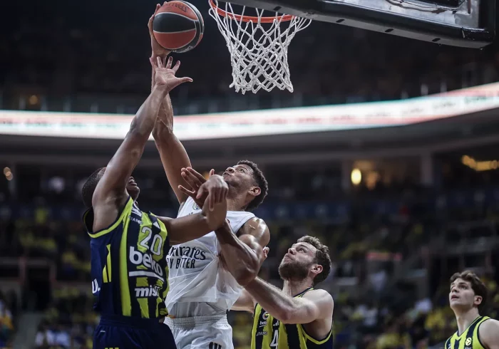 Golpe de carácter del Real Madrid en Estambul: rompe su maldición y derrota al campeón Fenerbahçe en un duelo decisivo