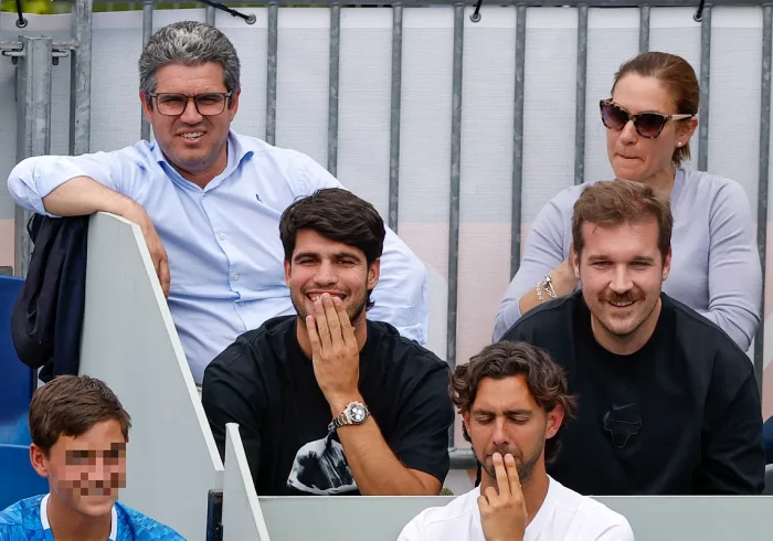 Jaime Alcaraz debuta con victoria en el torneo sub 16 con su hermano Carlos como testigo