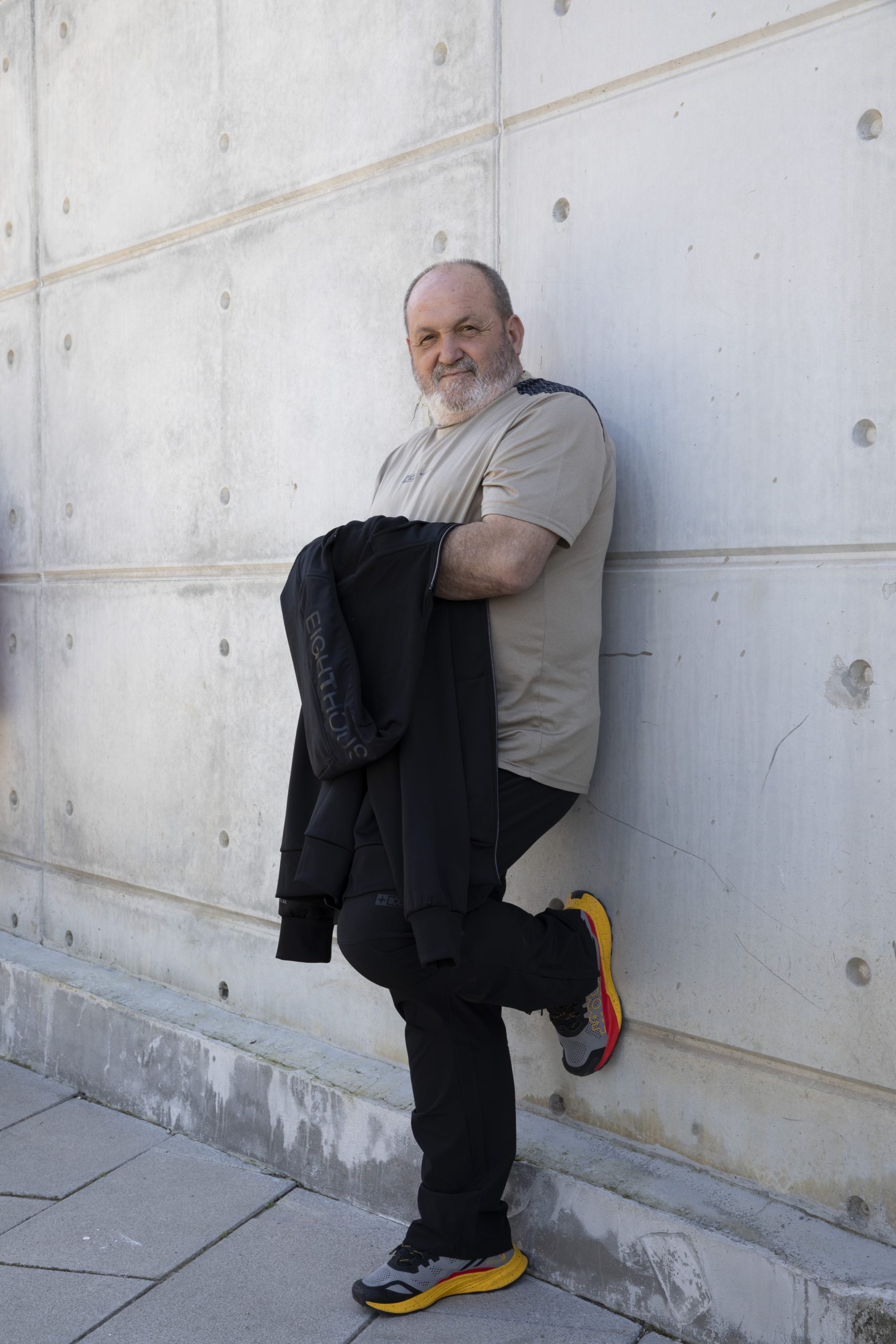 Juanito Oiarzabal: "No merece la pena perder el ápice de una uña por escalar una montaña"