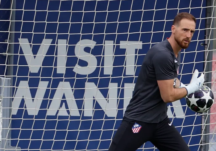 La extraña y duradera recuperación de Oblak ante el buen hacer de Musso: "No vuelve para devolverle los galones"