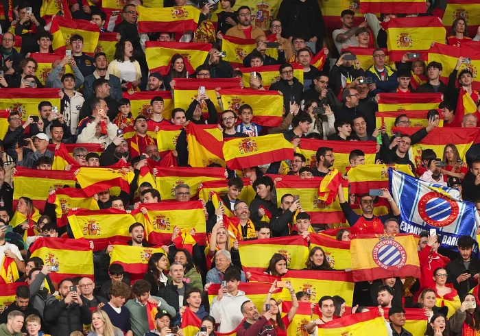 La FIFA abre expediente a España por los cánticos racistas de Cornellá