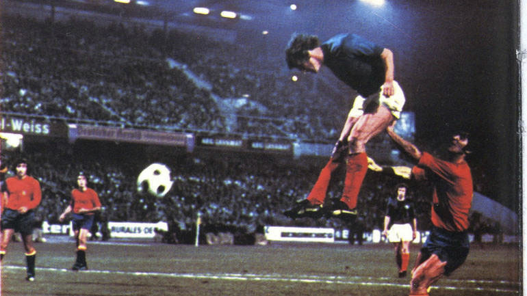 Imagen del partido entre España y Yugoslavia en Frankfurt.