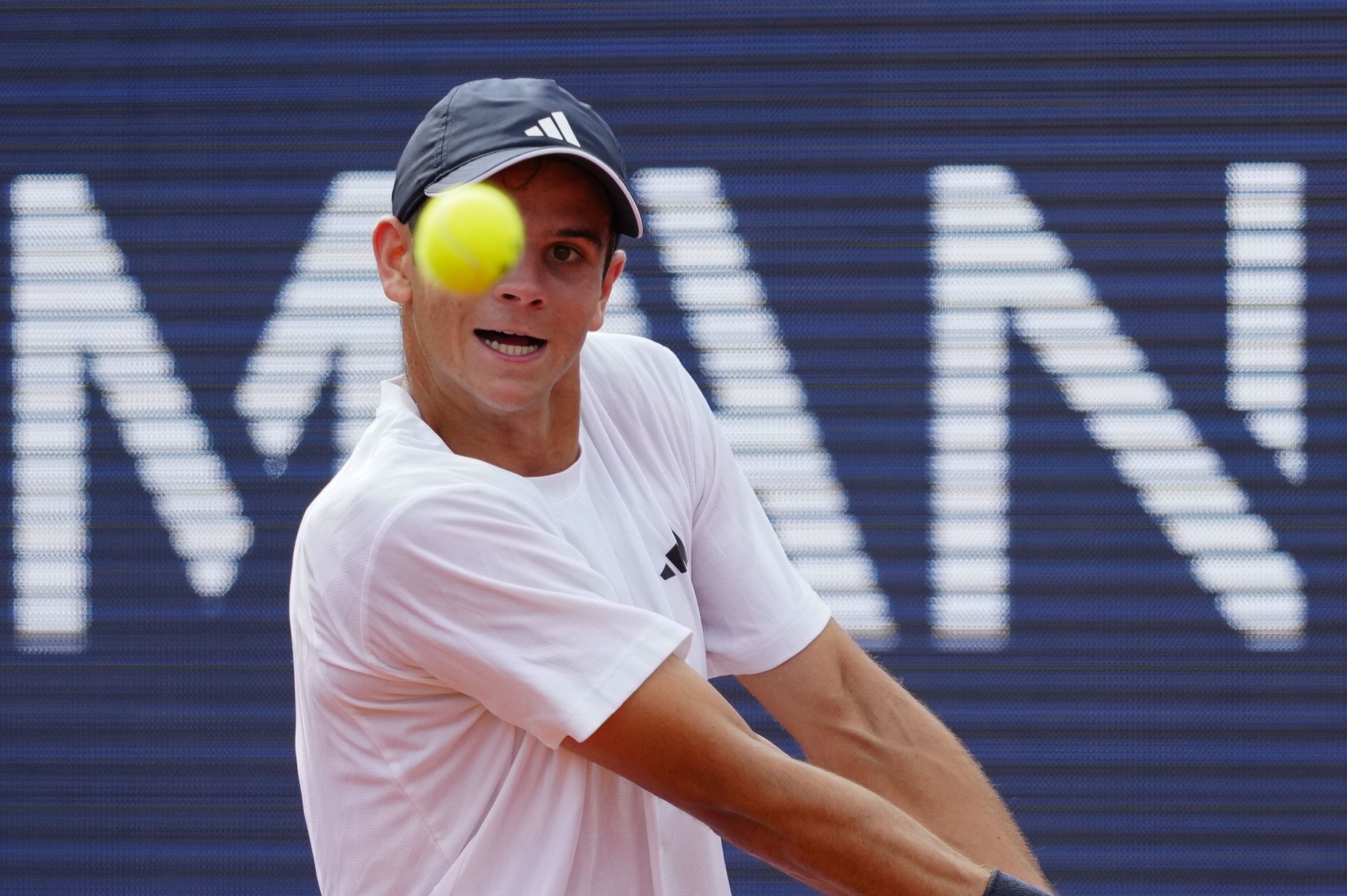 Rafa Jódar cae con honores ante Fils en el Godó y promete un futuro magnífico