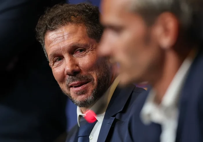 Simeone se despide de Griezmann entre lágrimas: "Te quiero mucho, pero soy tu entrenador y sabes que si no corres vas afuera"
