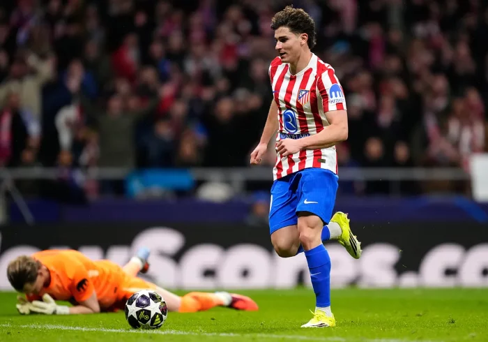 Todos los ojos puestos en Julián Álvarez, el deseado del Barça y el 'nuevo' jugador franquicia del Atlético