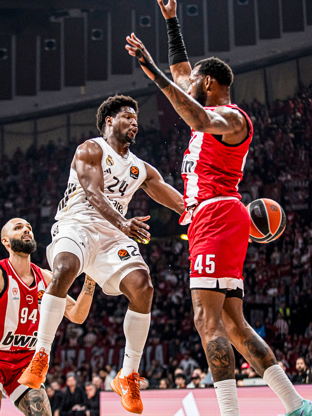 Andrés Feliz, durante el partido en Atenas.