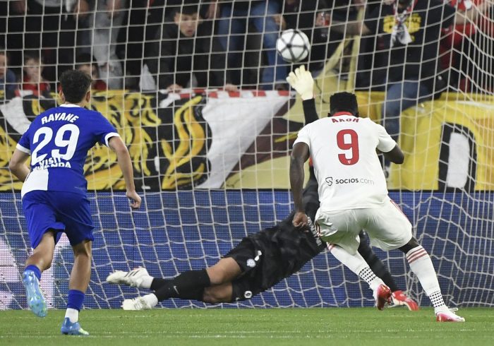 Un Atlético que piensa en Champions cae ante un Sevilla que sale del descenso