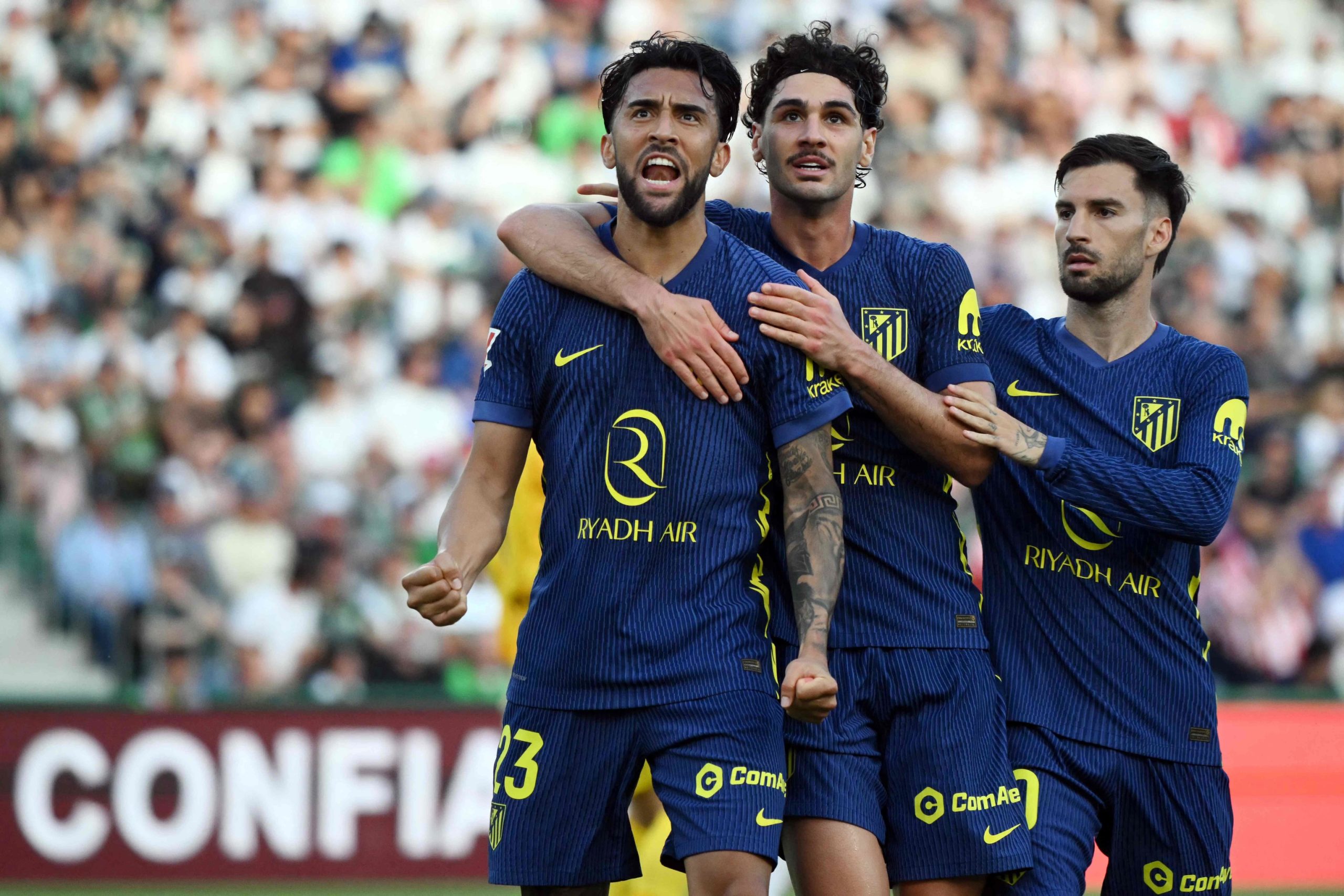 Un depresivo Atlético da esperanzas al Elche en el manicomio del Martínez Valero