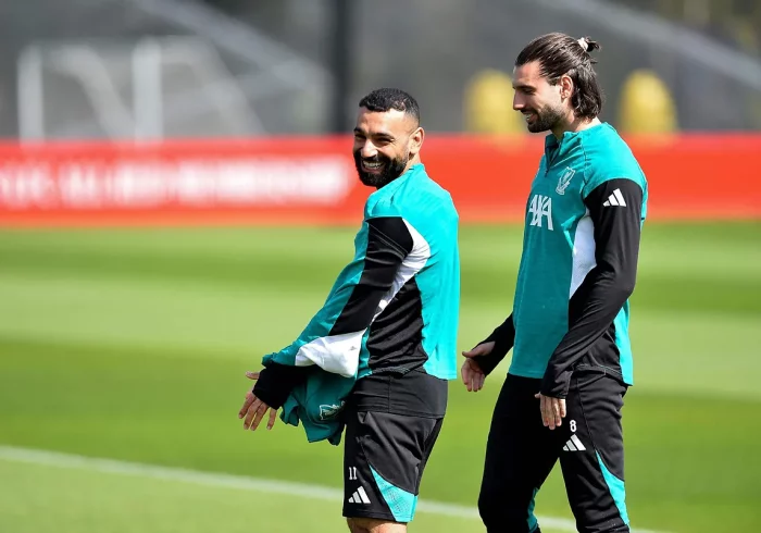 Un Liverpool en crisis se aferra a su decaído crédito en Anfield para remontar dos goles al PSG