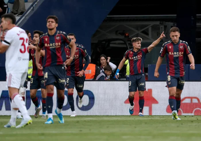 Un sprint final con el Sevilla en peligro ante el posible descenso más caro de la historia