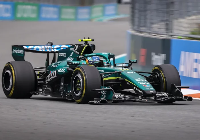 Alonso en Miami, un adelantamiento mágico, una riña con su equipo y otro mal resultado: "Hay que gestionar la frustración"