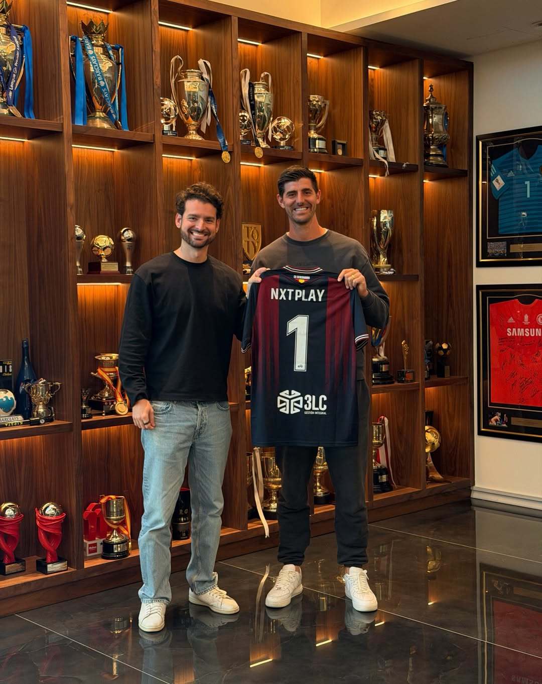 Courtois, en la compra del Extremadura.
