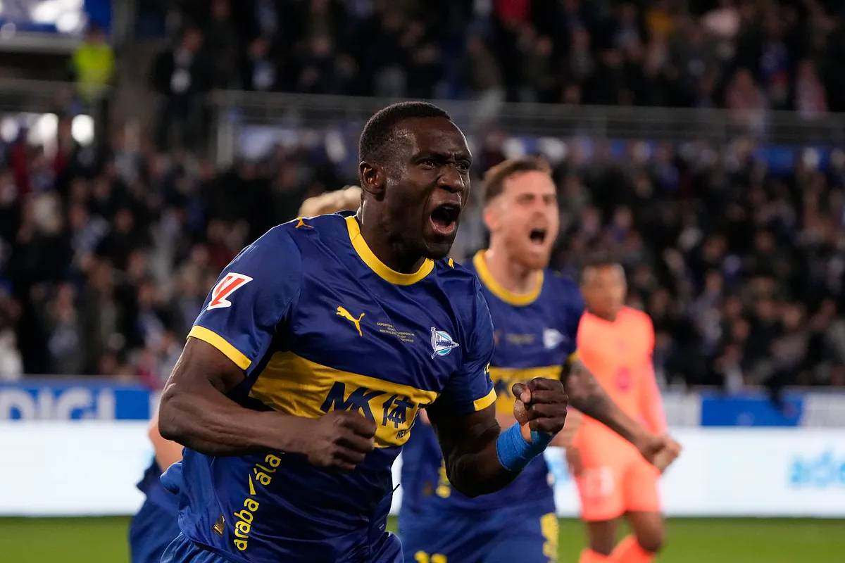 El Alavés se agarra a la permanencia con una trabajada victoria ante el Barça