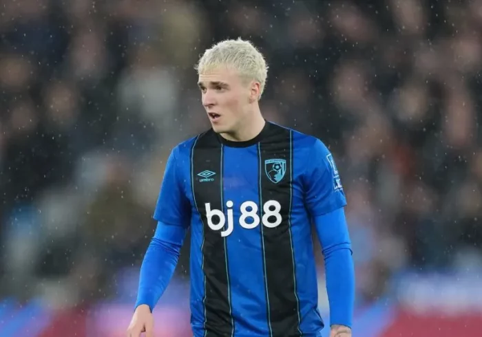 El Bournemouth aparta al español Álex Jiménez mientras investiga unas presuntas conversaciones con una menor de 15 años