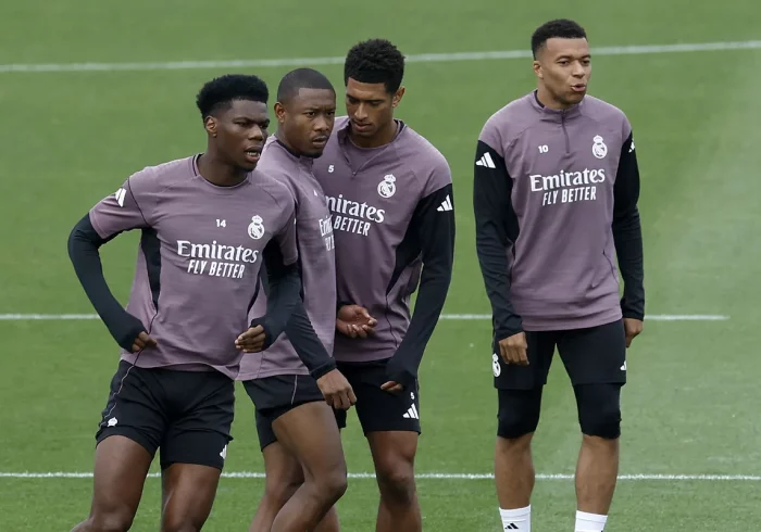 El clásico del (posible) alirón y de las peleas y traiciones que cuestionan la autoridad de Arbeloa