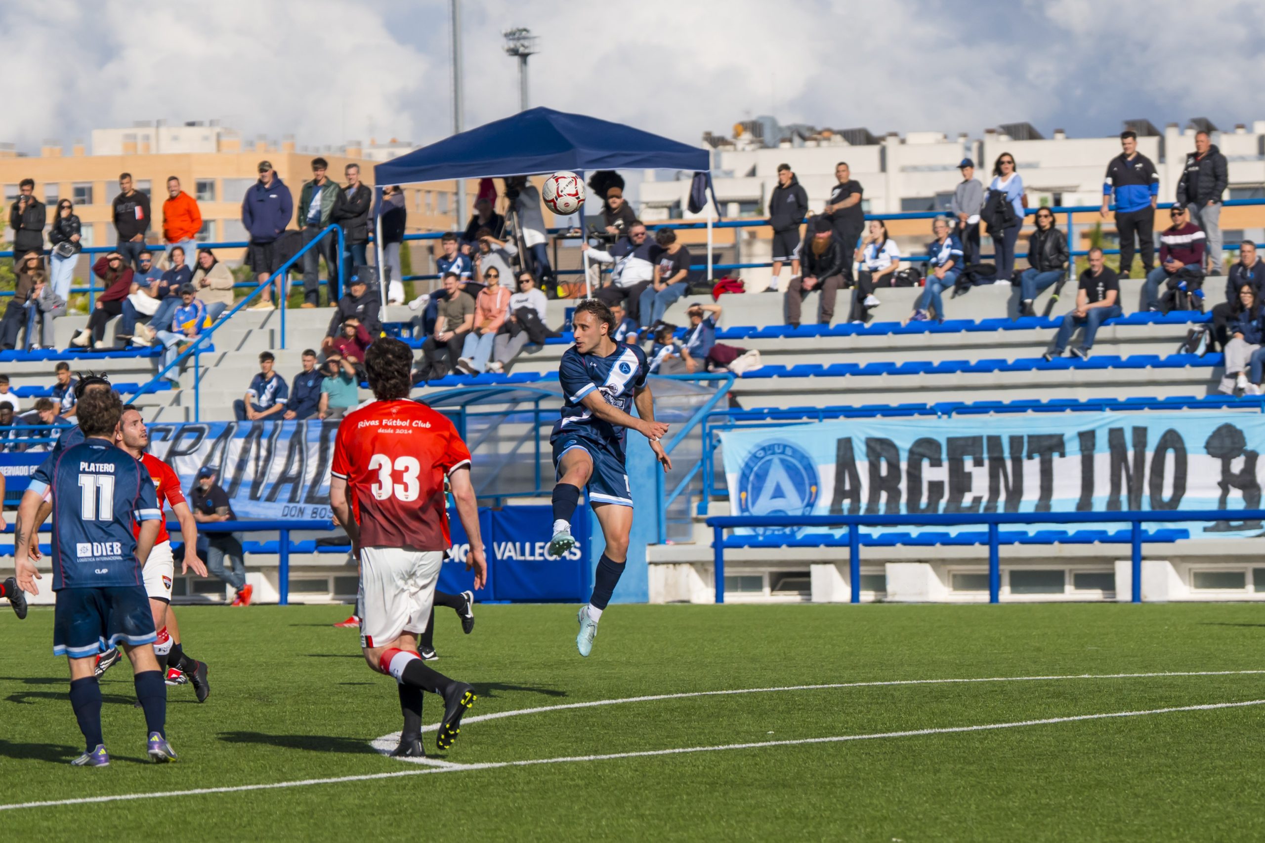 El Club Argentino, el equipo de los hermanos de Julián Álvarez que revoluciona el fútbol regional madrileño: "Acá venimos a ganar, no a jugar entre amigos"
