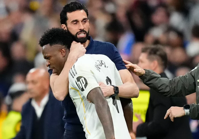 El consejo a Arbeloa para evitar (sin éxito) la descomposición del Madrid: "Pégate a Vinicius"