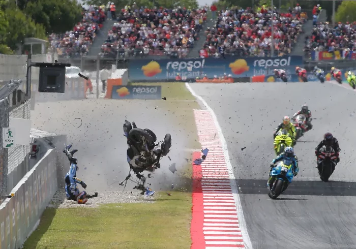 El debate que sigue al grave accidente de Álex Márquez: "Es muy feo que hayamos vuelto a la pista"