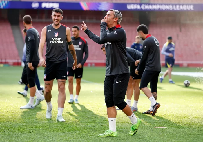 El deseo del Atlético y el guiño de Simeone para que Griezmann pueda jugar su último partido importante como rojiblanco: "Eres campeón del mundo"