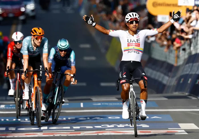 El ecuatoriano Narváez gana la cuarta etapa de un Giro que habla español