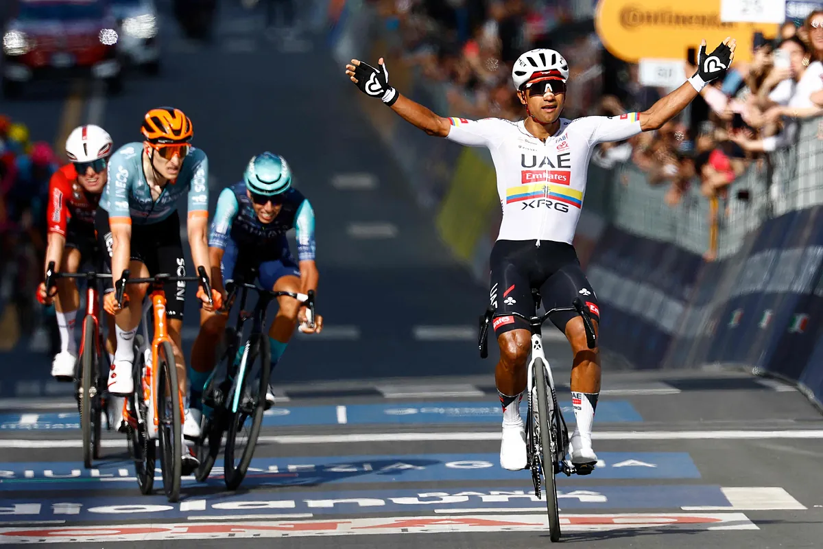 El ecuatoriano Narváez gana la cuarta etapa de un Giro que habla español