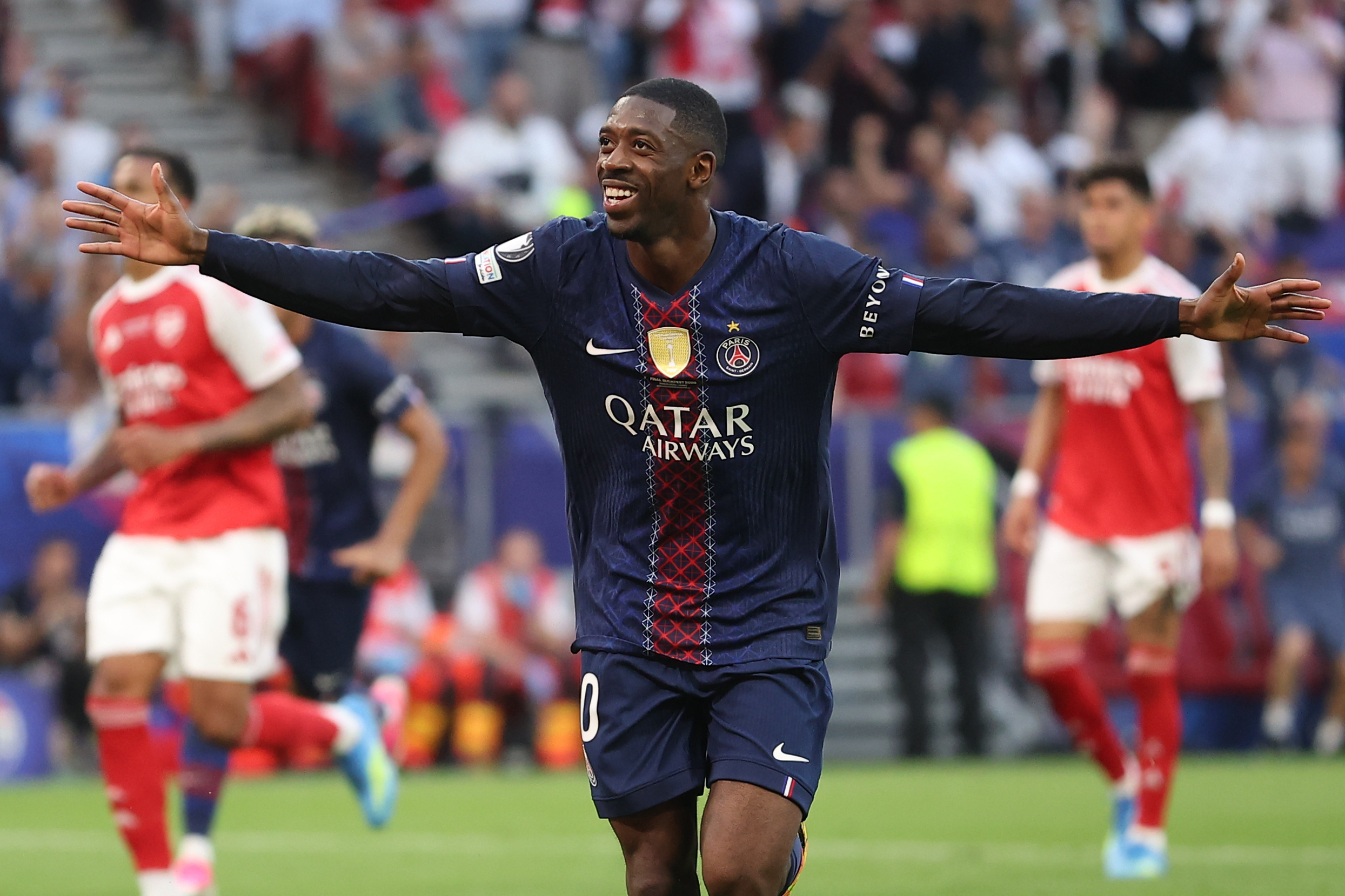 Demebele celebra su tanto de penalti.