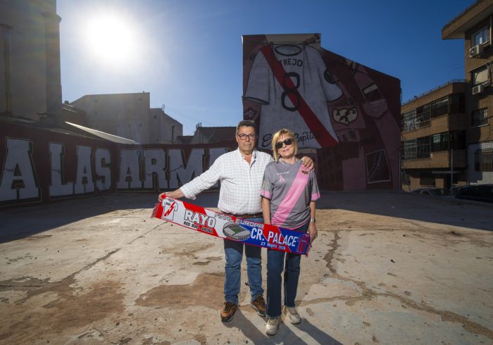 El sueño europeo de Paco, el socio 454 del Rayo: "Sólo me enfado cuando no defienden la camiseta. Si luchan y pierden... Es el espíritu del barrio"