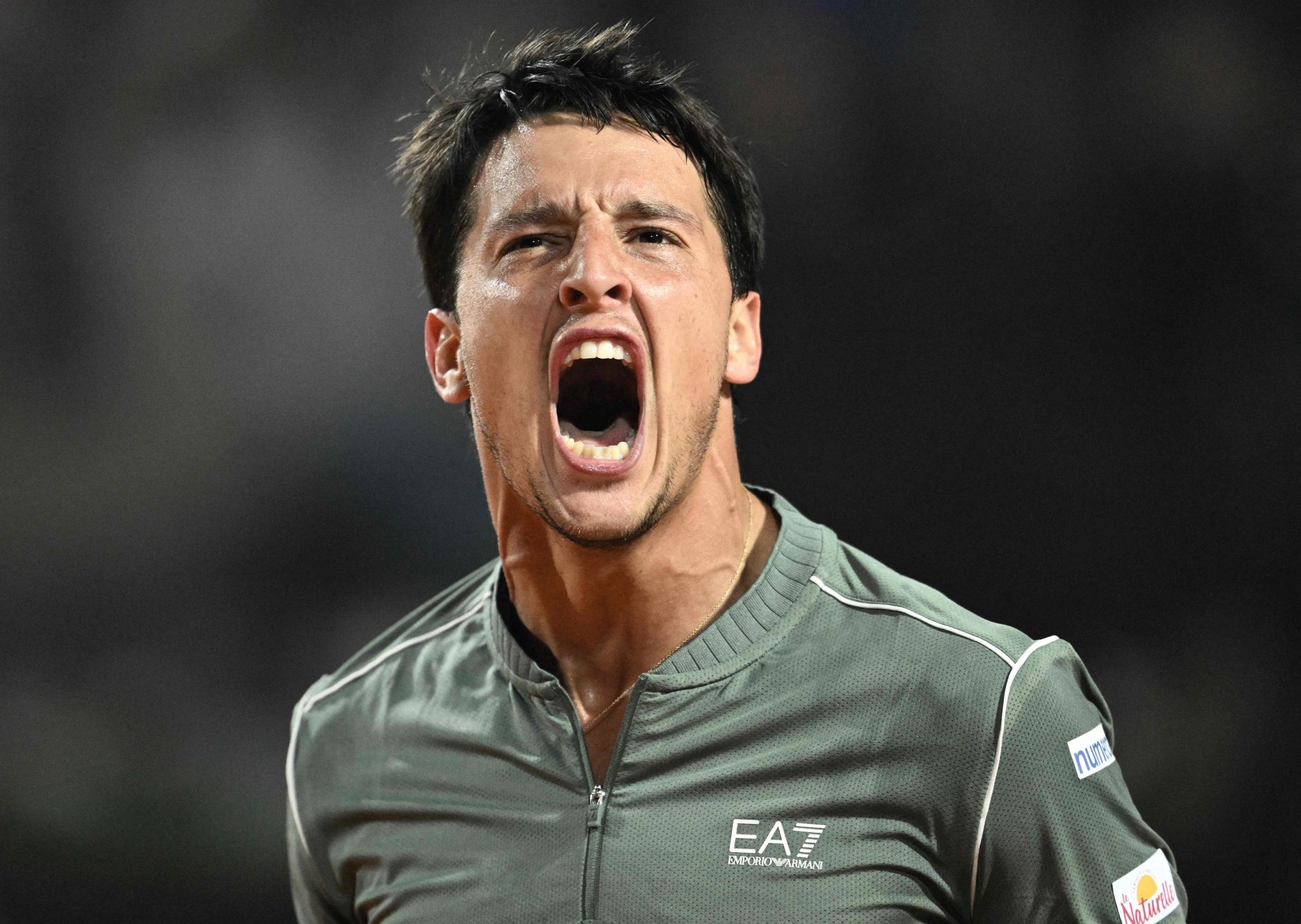 Jódar cae en la trampa de humo de Darderi y se despide del Masters 1000 de Roma