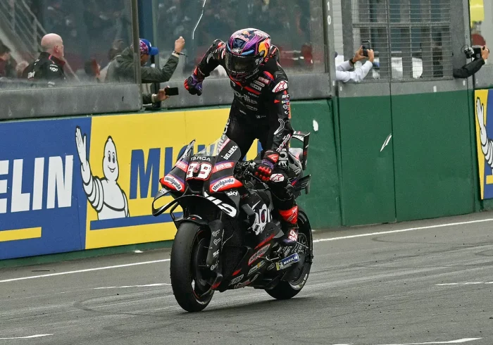 Jorge Martín sella un doblete en Le Mans tras un gran duelo con Bezzecchi