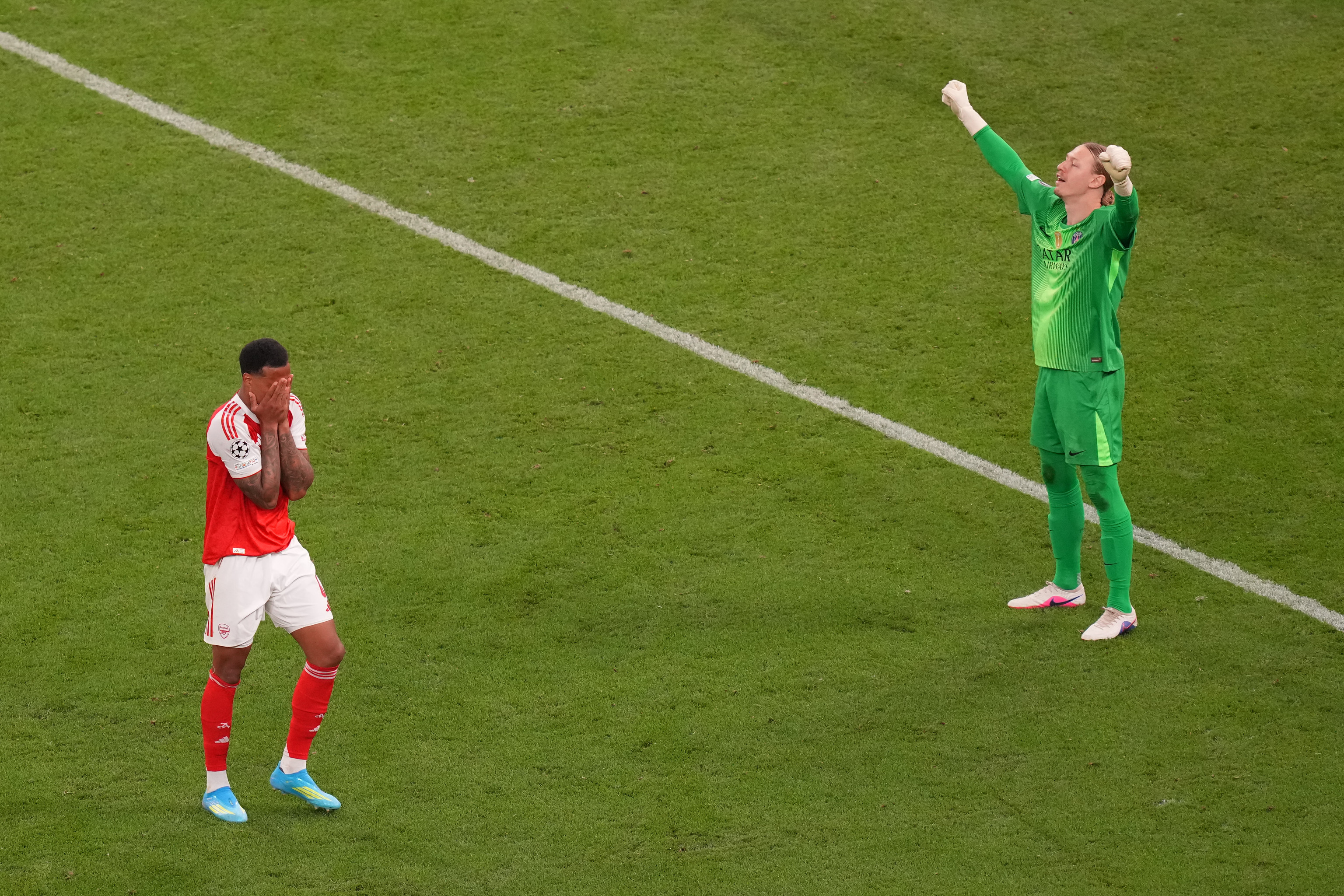 Gabriel, tras fallar el penalti ante Safonov.
