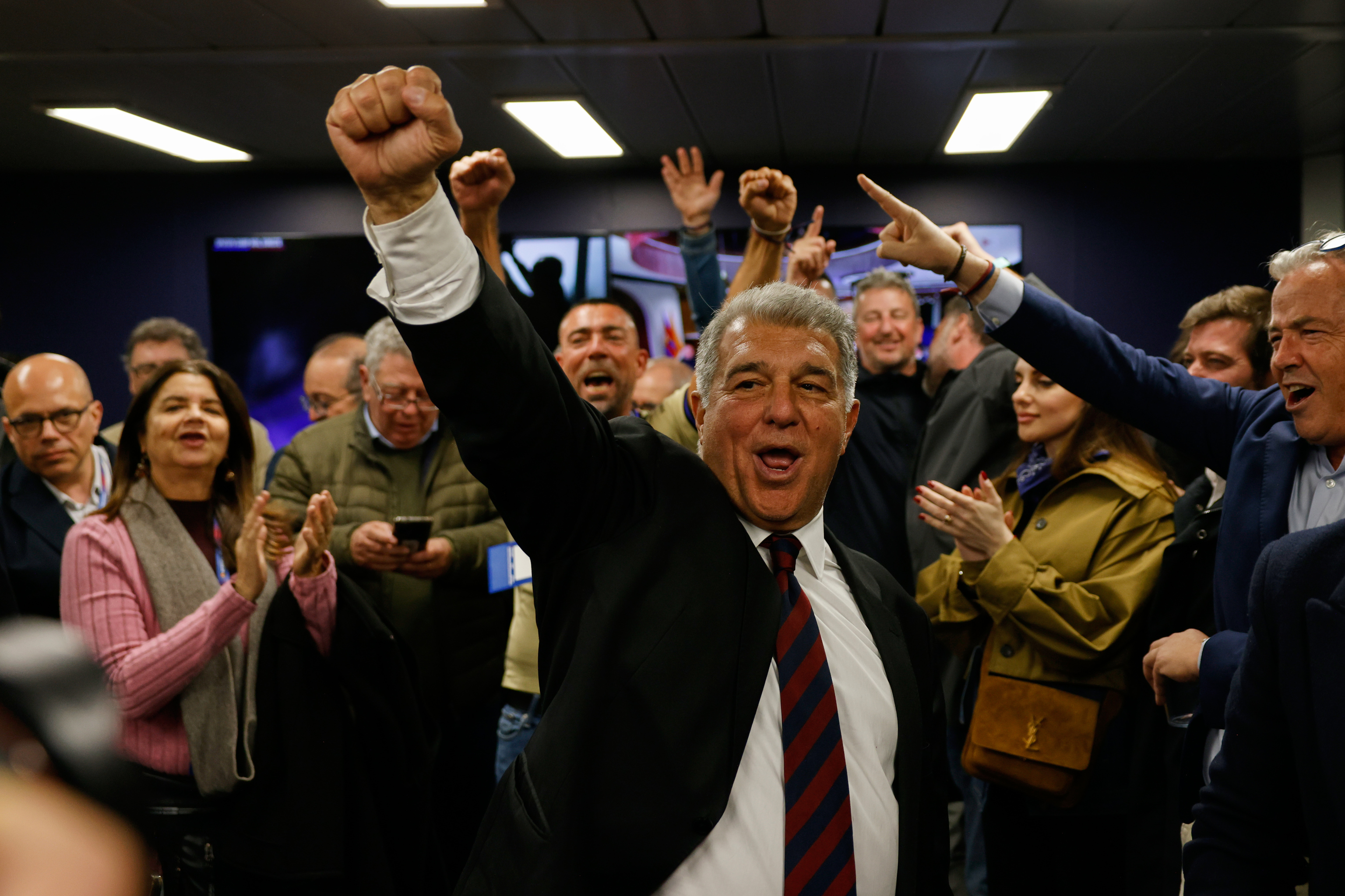 Joan Laporta, eufórico, tras ganar las elecciones a la presidencia del Barça.