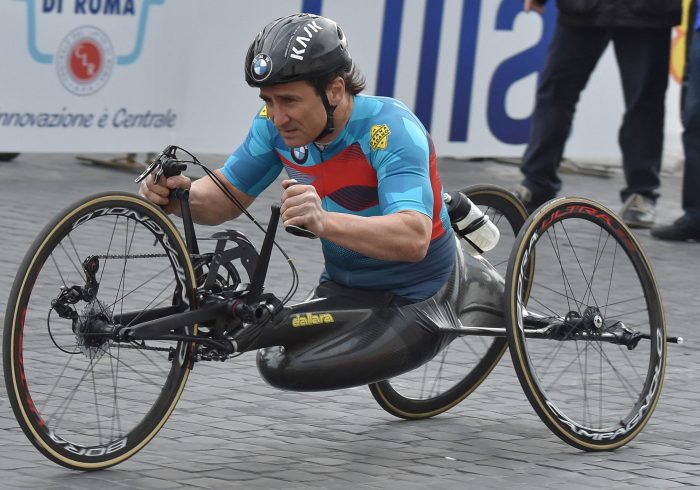 Muere Alex Zanardi, ex piloto de F1 que fue campeón paralímpico de ciclismo tras perder ambas piernas en un accidente