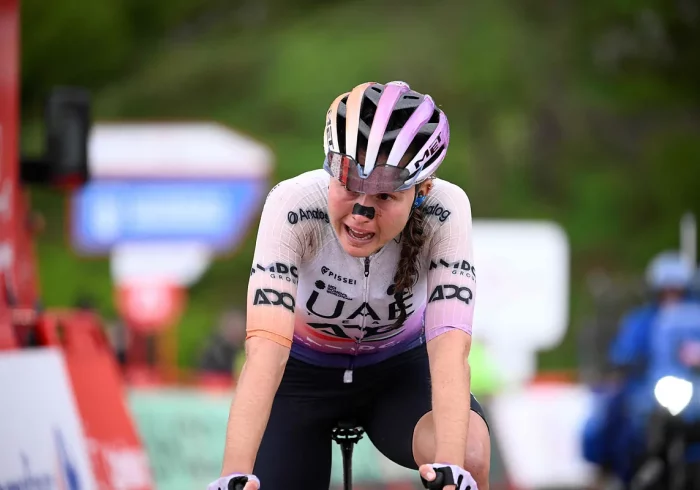 Paula Blasi hace historia en el Angliru para conquistar la Vuelta a España